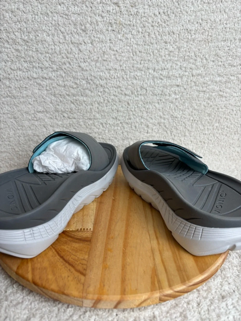 Vionic Beach Sandals Mens 7 Rejuvenate Recovery Adjustable Slides in Vapor Grey